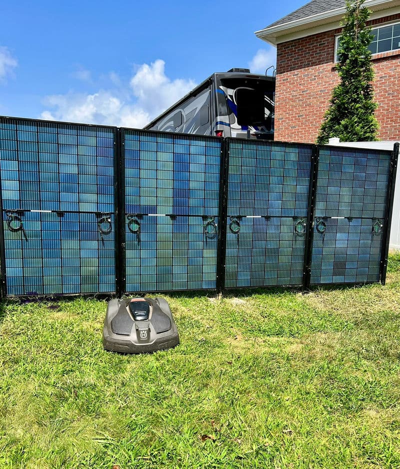 SOL Fence at 90 degrees β vertical bifacial solar panels